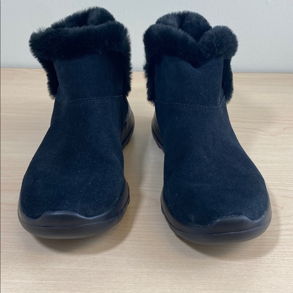 Skechers Air Cooled Goga Mat Faux Fur Trimmed Black Suede Ankle Boots - Picture 2 of 10